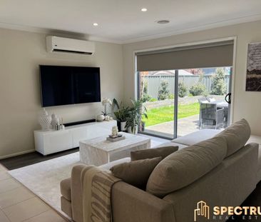 Charming Three Bedroom Family Home - Photo 1