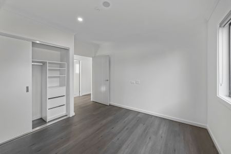 Modern Family Home - Photo 2