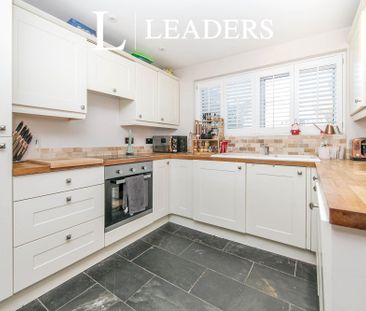 3 bedroom end of terrace to rent Ipswich Road, Colchester, CO4 - Photo 2