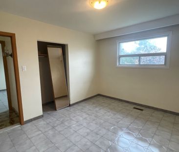 For Lease - 281 Driftwood Avenue Unit# Main floor, Toronto, Ontario - Photo 1