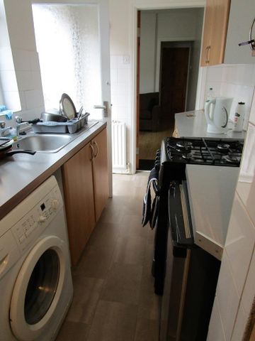3 bedroom terraced house to rent - Photo 3