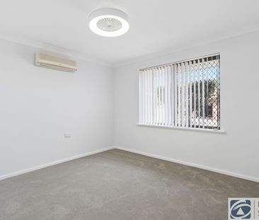 Freshly Renovated 2-Bedroom Villa in Quiet Complex HOME OPEN SATURD... - Photo 3