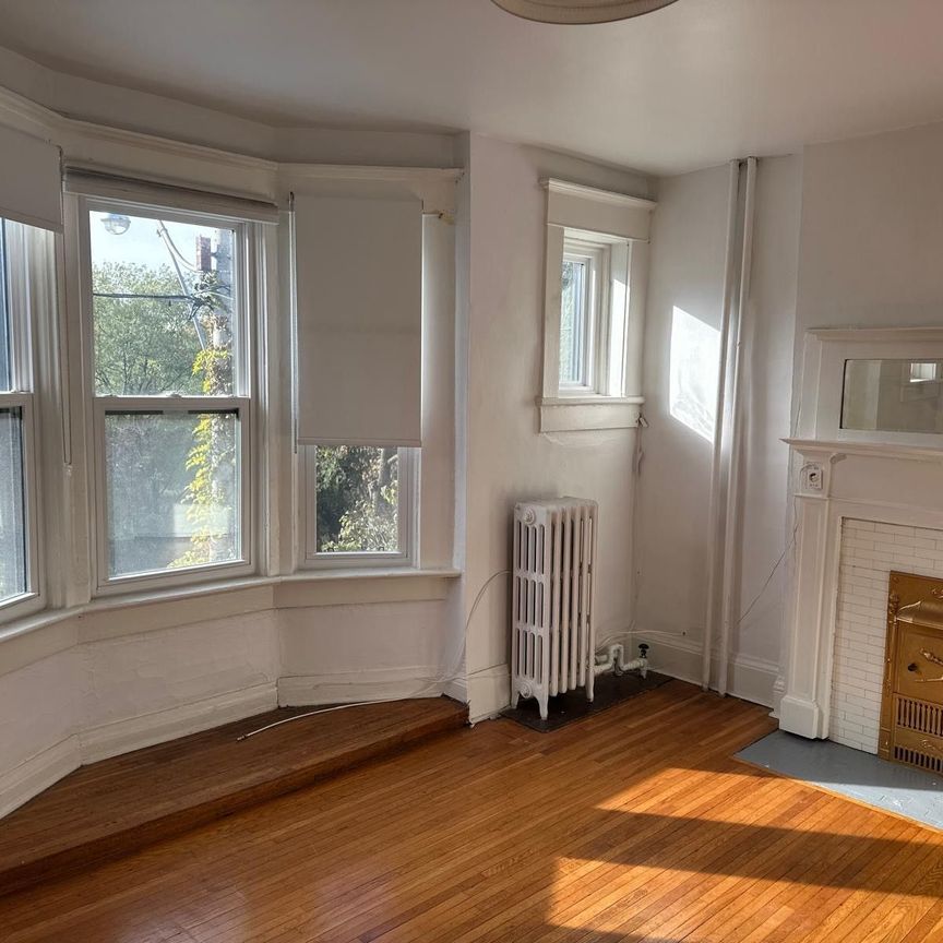 For Lease - 324 Harbord Street Unit# 1, Toronto, Ontario - Photo 1