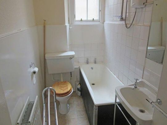 3 bedroom flat to rent - Photo 1