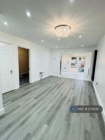 3 bedroom end of terrace house to rent - Photo 2