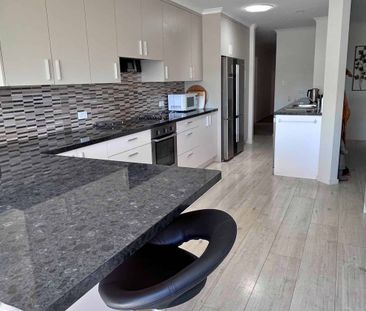 Fully Furnished Executive Home - Photo 1