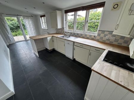 2 bedroom detached house to rent - Photo 5