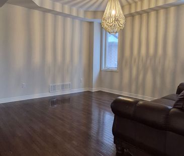 For Lease - 180 Harvest Hills Boulevard, East Gwillimbury, Ontario - Photo 2