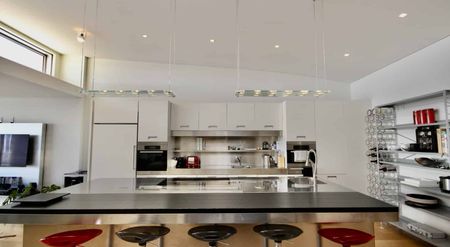 " SPECTACULAR WATERFRONT - 1BRM PENTHOUSE APARTMENT " - Photo 5