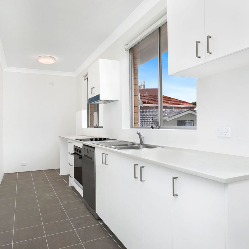 Top Floor Apartment in North Bondi - Photo 1