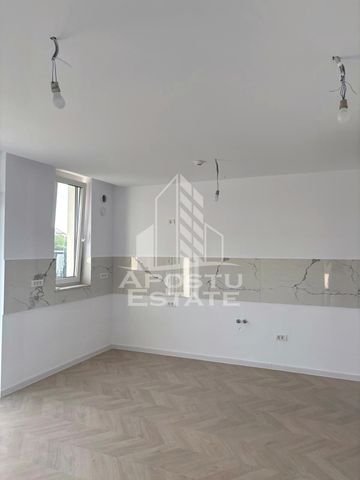 Apartament cu 2 camere nemobilat de inchiriat in Aradului, Open space - Fotografie 2