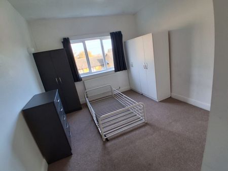 2 Bed Flat, Burnt Ash Hill, SE12 - Photo 5