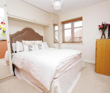 4 bedroom semi-detached house to rent - Photo 3