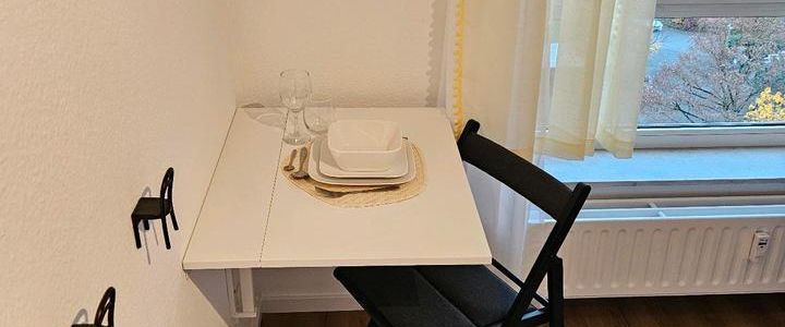 Möbelierte renovierte 1 Zimmer Wohnung mit Tiefgaragenstellplatz - Photo 1