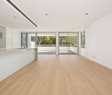 Contemporary Three-Bedroom Apartment in the Prestigious Prince Henry Estate - Photo 1