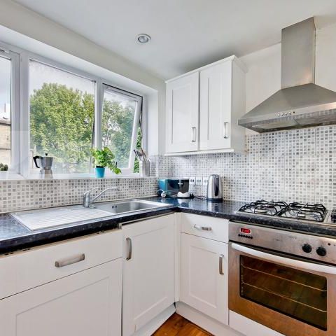 Boasting size, quality & location - Photo 1