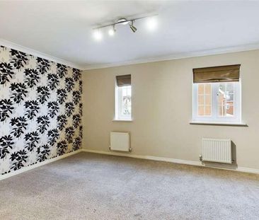 Fox Court, Aldershot, Hampshire, GU12 - Photo 4