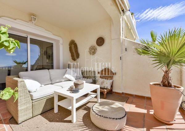 Bungalow with sea views located in the prestigious area of ​​Altea Hills, Altea.