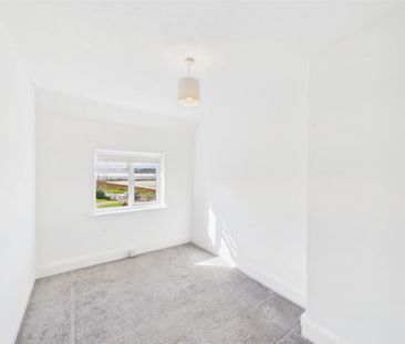 4 bedroom semi-detached house to rent - Photo 6