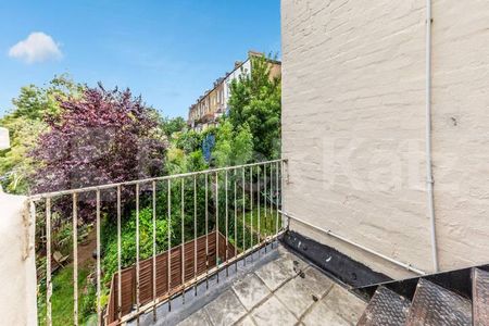 6 bedroom 2 bathroom private garden and a balcony one not to miss - Photo 4