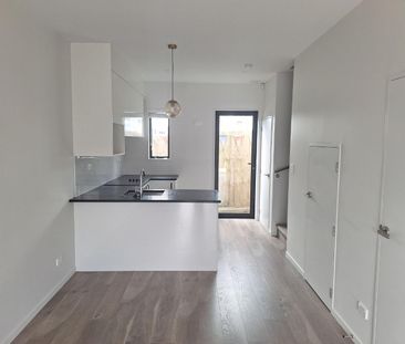 Modern Townhouse 2 Bedrooms - Photo 1