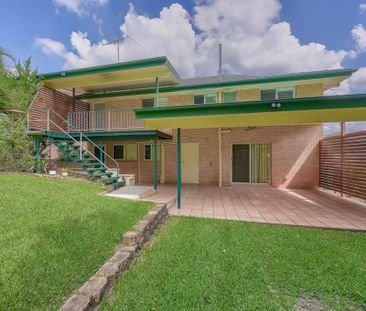 Spacious Family Residence with Versatile Living Spaces in Ferny Hills - Photo 1