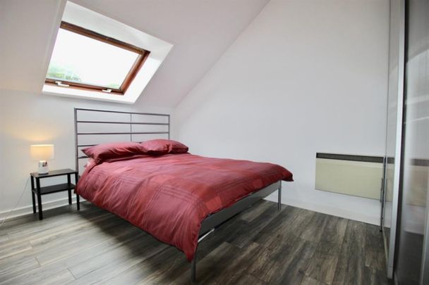 2 bedroom Flat To Let - Photo 1