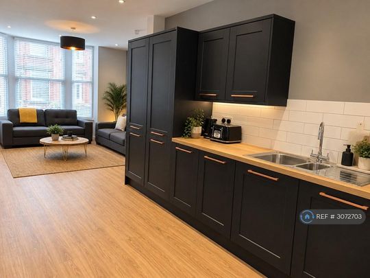6 bedroom terraced house to rent - Photo 1