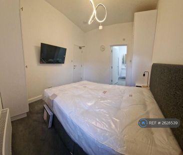 1 bedroom in a house share to rent - Photo 2