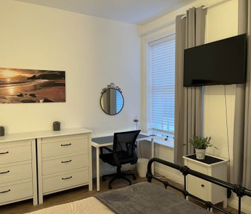 Room 2: 108A High Street, Godalming, GU7 1DW - Photo 4