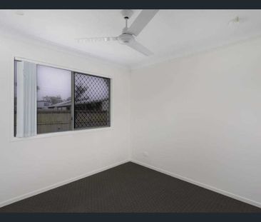 Neat & Convenient 3-Bedroom Duplex in Waterford West - Photo 2