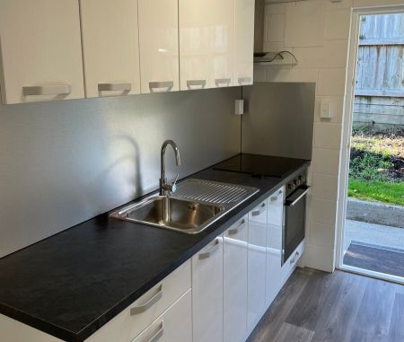 Beautifully Renovated 2-Bedroom - Photo 5