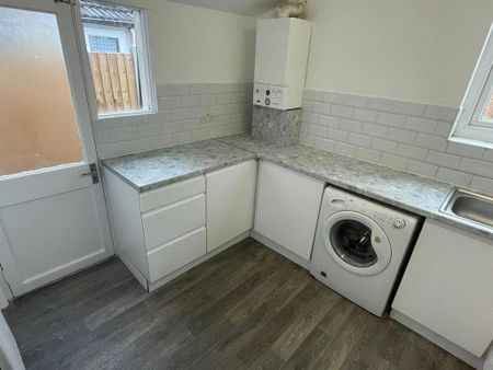 2 bedroom terraced house to rent - Photo 4