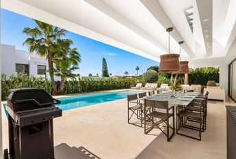 4 bedroom luxury Villa for rent in El Paraíso, Andalusia