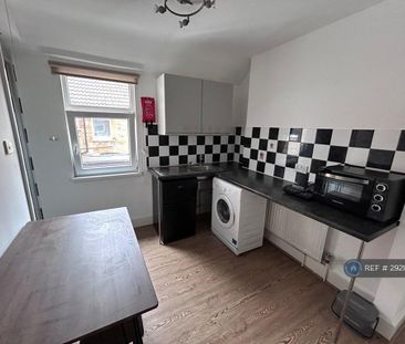 1 bedroom in a house share to rent - Photo 3