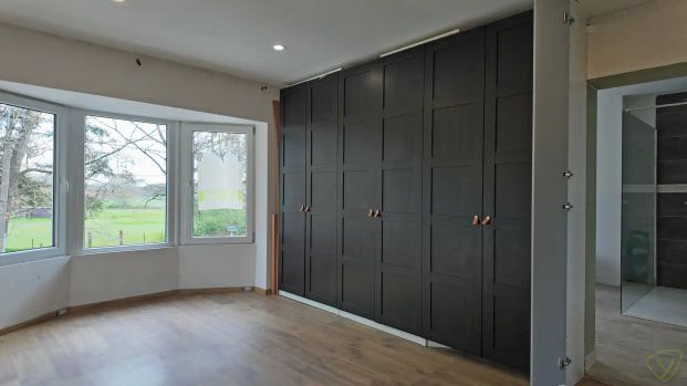 Volledig vernieuwde woning met luxueuze afwerking in Gentweg, Lembeke! - Photo 1