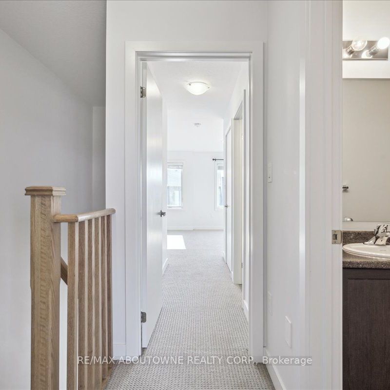 Condo Townhouse For Lease | X8145856 - Photo 1