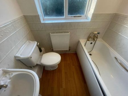 3 bedroom semi-detached house to rent - Photo 4