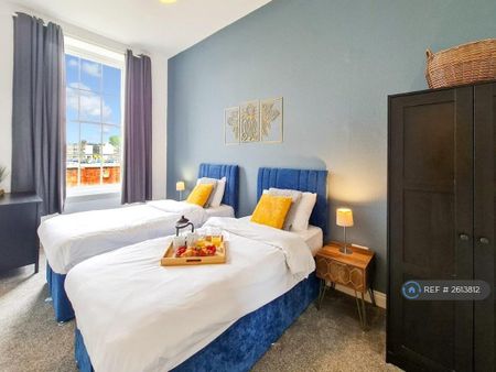 2 bedroom flat to rent - Photo 2