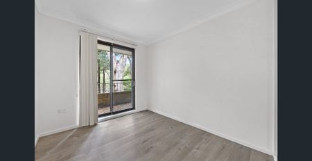 Renovated 2 Bedroom Apartment Overlooking Trafalgar Reserve - Photo 2