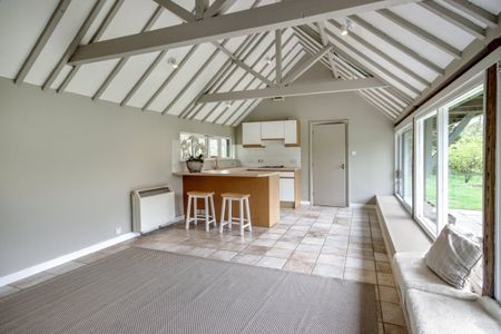 6 bedroom detached house to rent - Photo 4