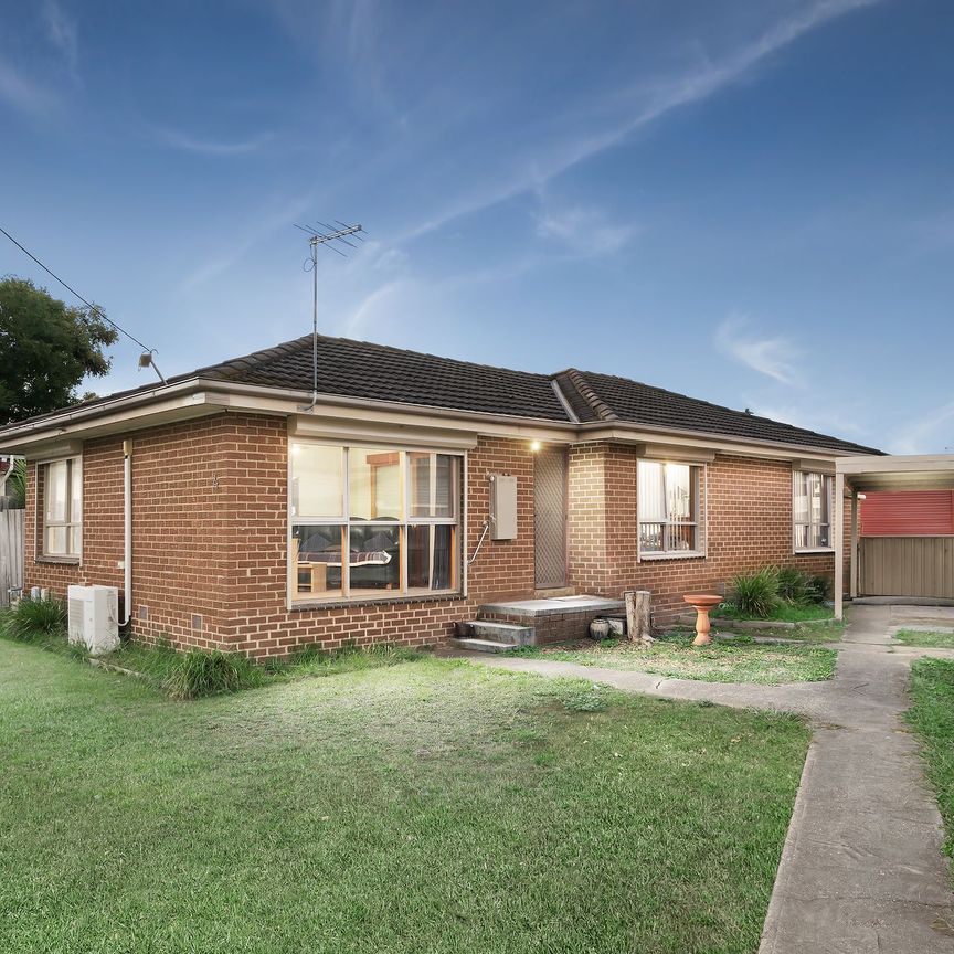 4 Kingsford Avenue, Melton South. - Photo 1