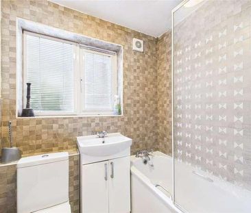 Littlebrook Avenue, Slough, Berkshire, SL2 - Photo 2