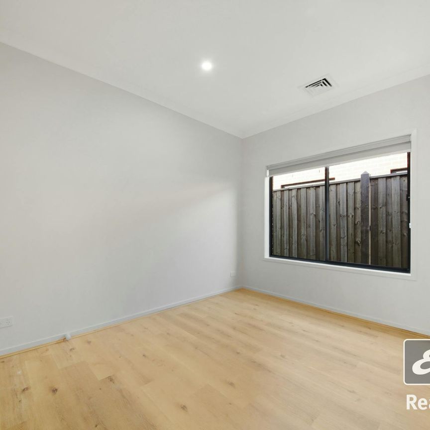 49 Hoffman Crescent - Photo 1