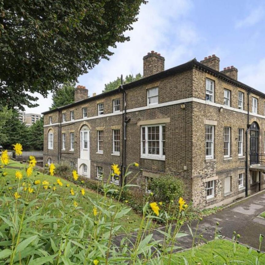 Guide Price £1,700 pcm - Available Now - Unfurnished - Photo 1