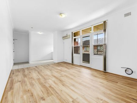 Apartment in the heart of Bexley - Photo 2