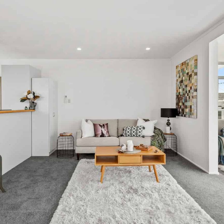 Handy Location with sea views - Photo 1