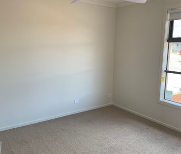 16 Shipstern Street, Armstrong Creek VIC 3217 - House For Rent | Do... - Photo 6