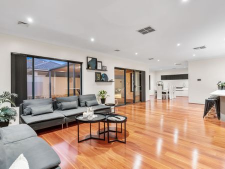 Gorgeous Family Home in Baldivis - Photo 4