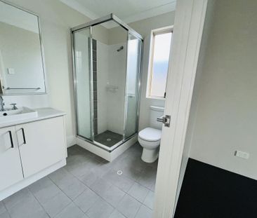 3 Bedroom 2 Bathroom Home in Eglington - Photo 1